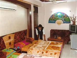 **  Hotel Maharaja Continental Paharganj India