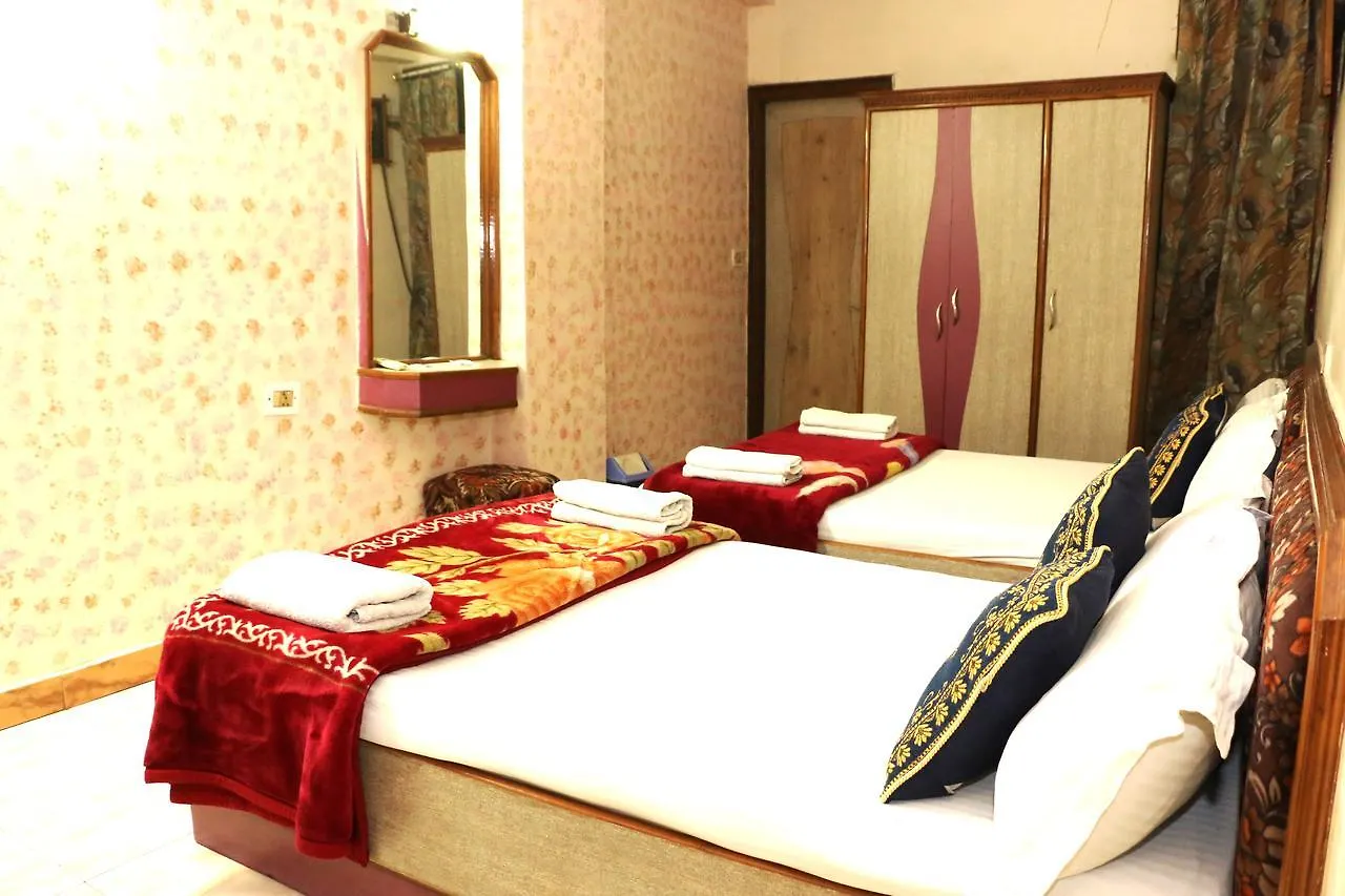 **  Hotel Maharaja Continental Paharganj India